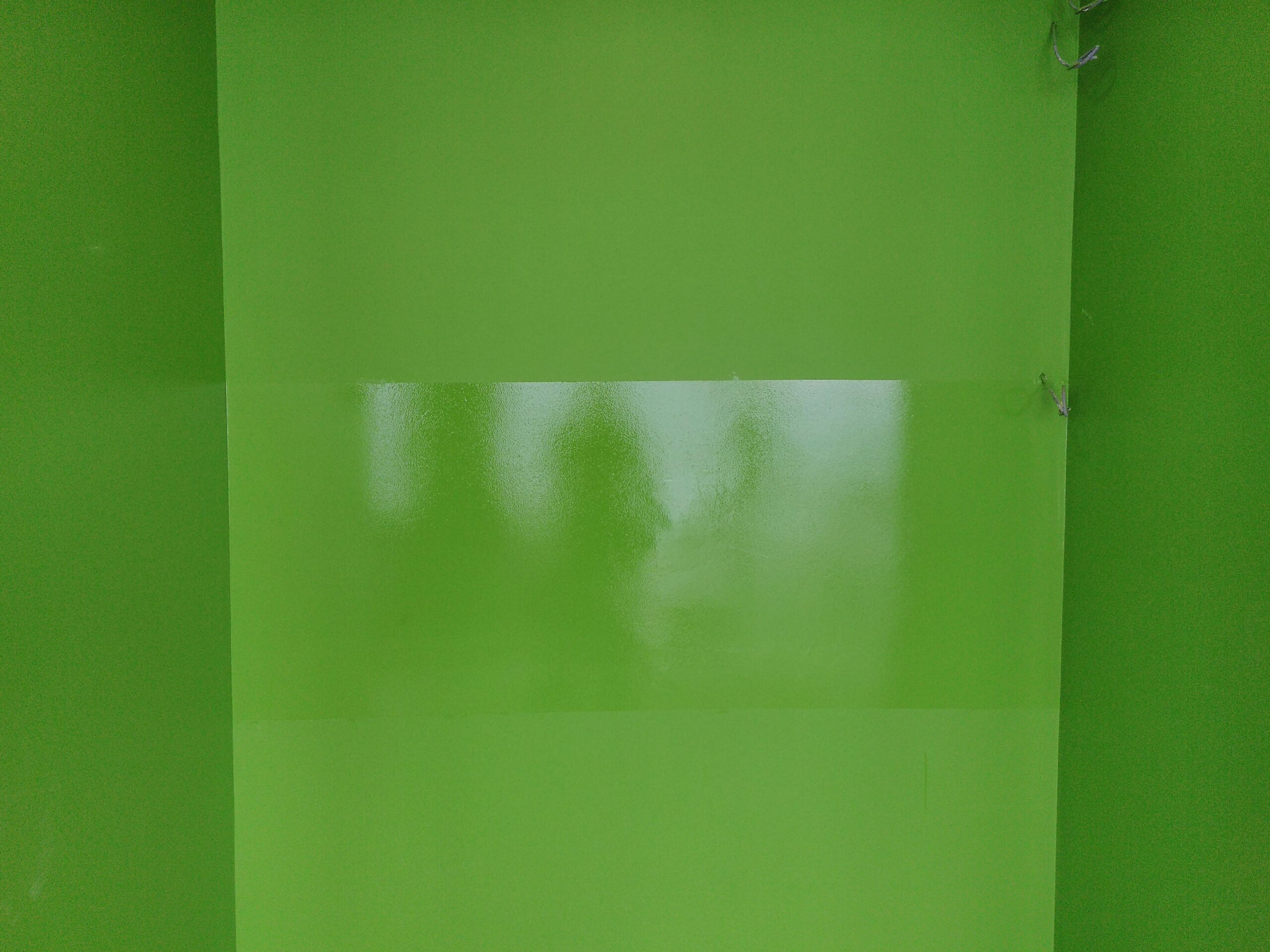 Hakkımızda - Smarter Surfaces TR yazi tahtasi boyasi seffaf uygulamasi masomo yesil zemin -