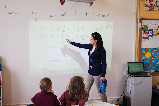 Yarı Mat Beyaz Tahta Projeksiyon Boyası - Smarter Surfaces TR Yarı Mat Beyaz Tahta Projeksiyon Boyası Smart Semi Matt Whiteboard Projector Screen Paint